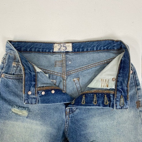 Free People Loose Cannon Denim Shorts Distressed Raw Hem Button Fly Size‎ 25 - Picture 3 of 9
